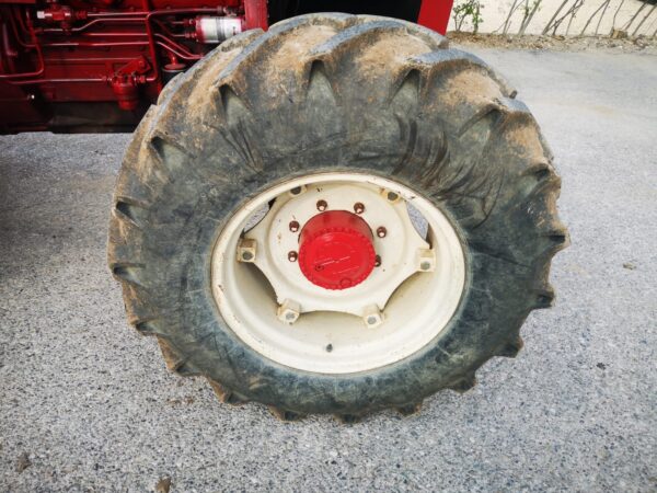 1980 International 1055 trattore agricolo - immagine 9