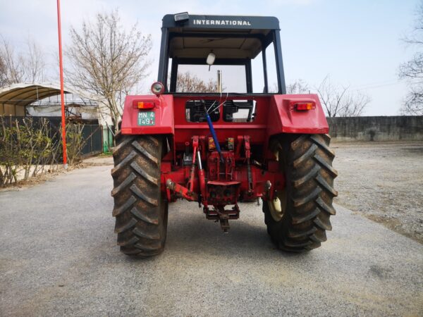 1980 International 1055 trattore agricolo - immagine 7