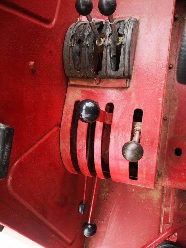1980 International 1055 trattore agricolo - immagine 13