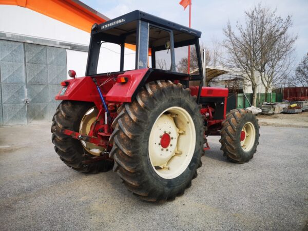 1980 International 1055 trattore agricolo - immagine 4