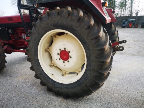 1980 International 1055 trattore agricolo - immagine 23