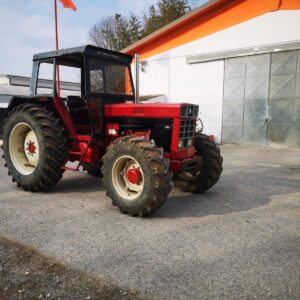 1980 International 1055 trattore agricolo