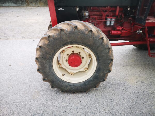 1980 International 1055 trattore agricolo - immagine 24