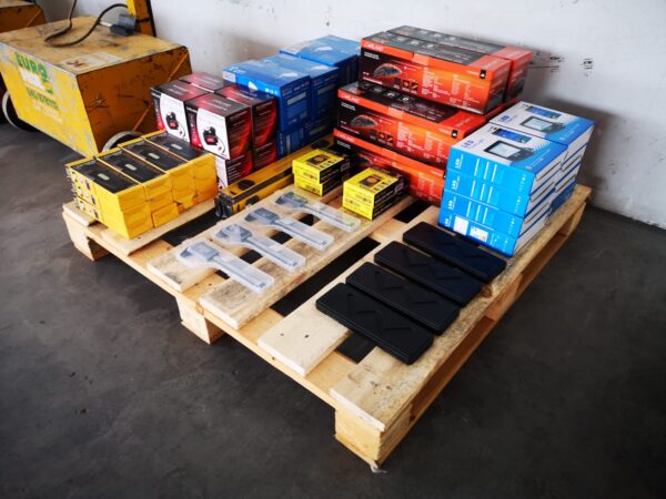 pallet di vari oggetti (unused) - immagine 2