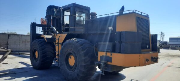Caterpillar DV43 pala gommata con forche - immagine 9