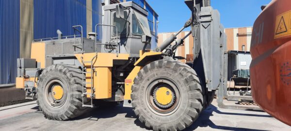 Caterpillar DV43 pala gommata con forche - immagine 5