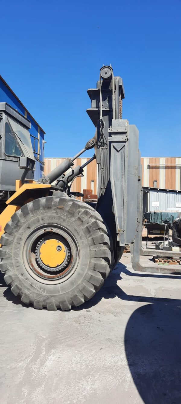 Caterpillar DV43 pala gommata con forche - immagine 10