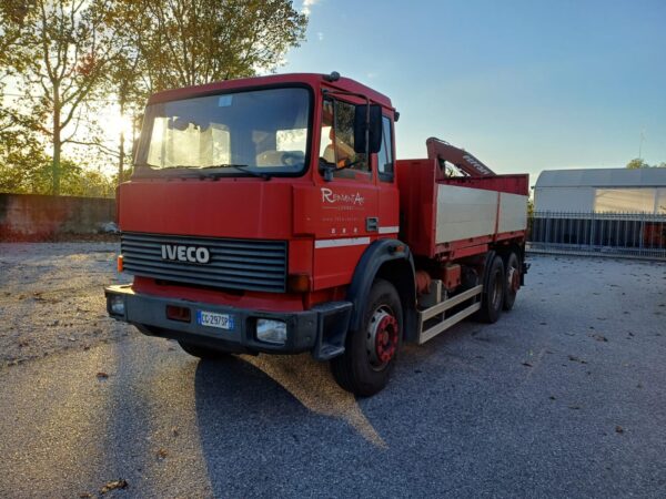1990 Iveco 175-24 camion scarrabile con gru e cipolle - immagine 3