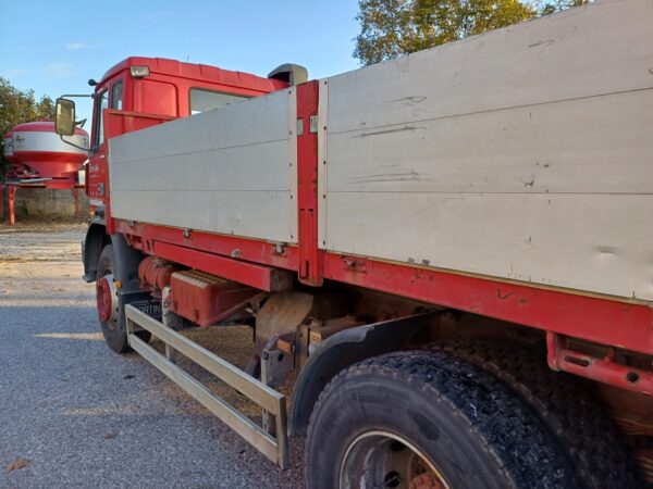 1990 Iveco 175-24 camion scarrabile con gru e cipolle - immagine 10