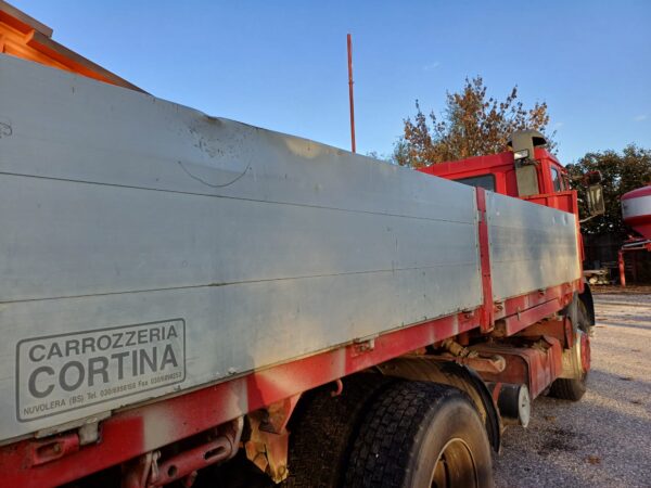 1990 Iveco 175-24 camion scarrabile con gru e cipolle - immagine 16